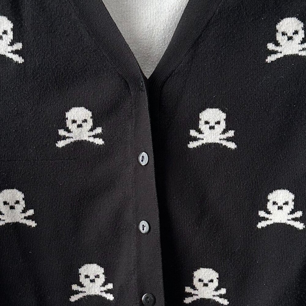 Skull Sweater - Picture 2 of 4